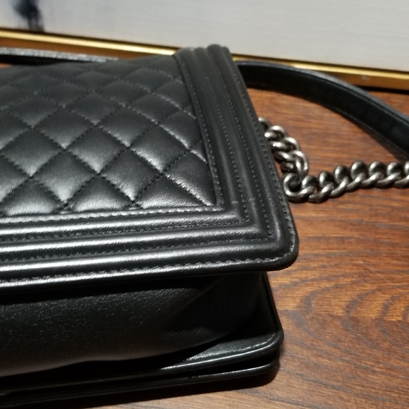 Traded Chanel Boy Bag New Medium Lambskin - Picture 3 of 16